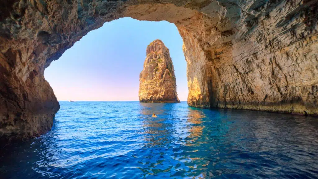 Sights: Caves, Castles and History